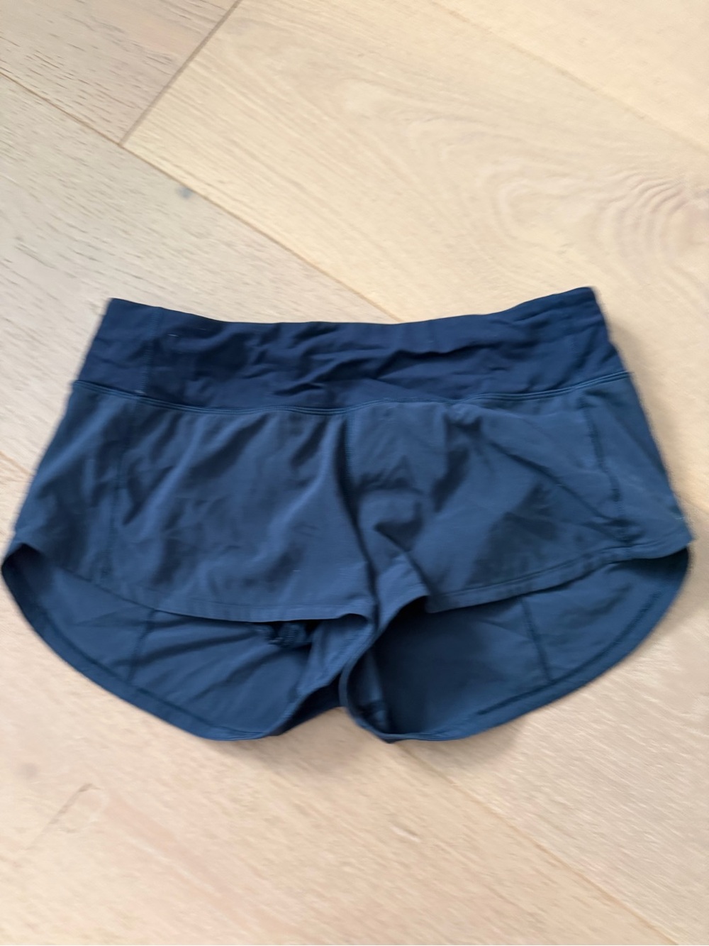 Size 4 lululemon speed up 2.5 in short